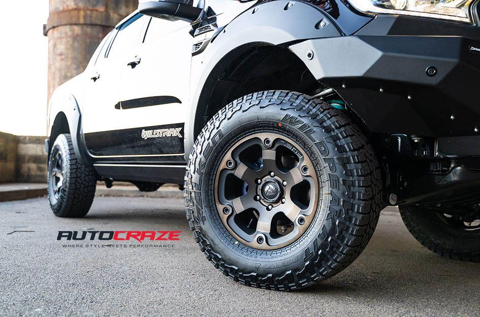 FORD RANGER BEAST BLACK MACHINED WITH DARK TINT